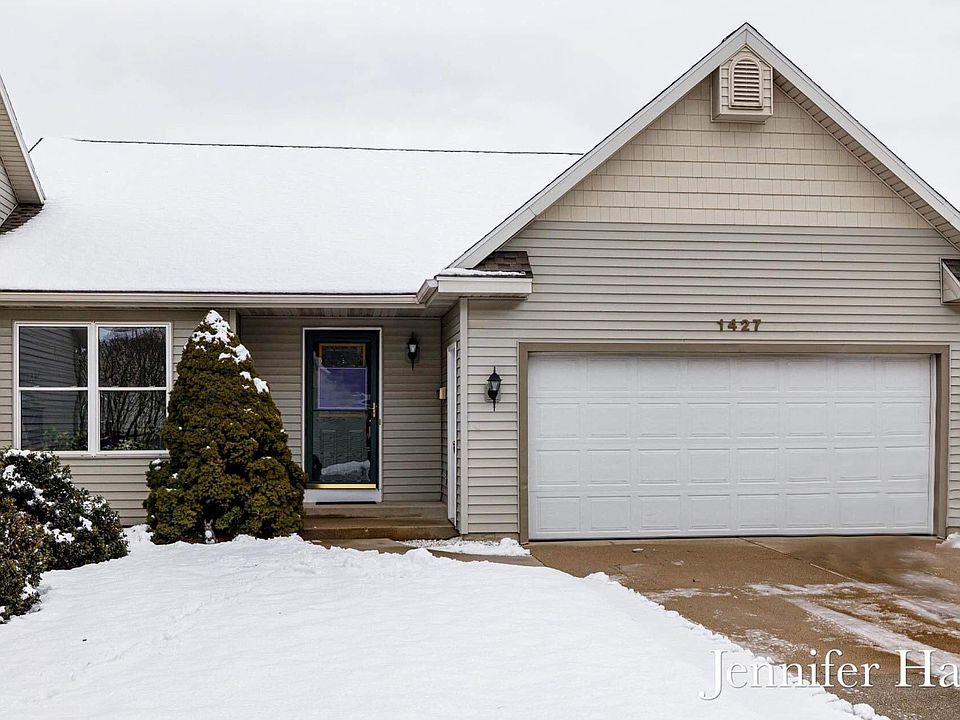 1st image of 1427 Woodlawn Cmns