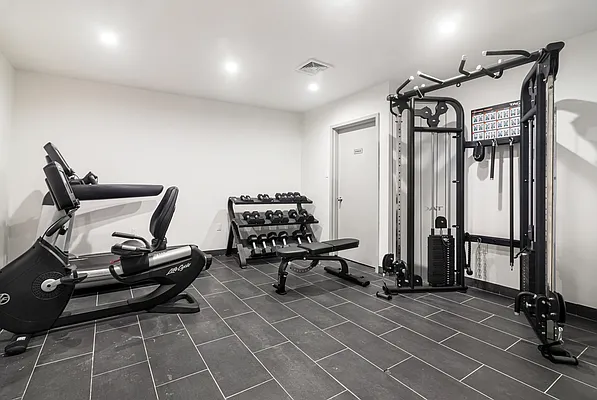 Rented by SERHANT. | media 15