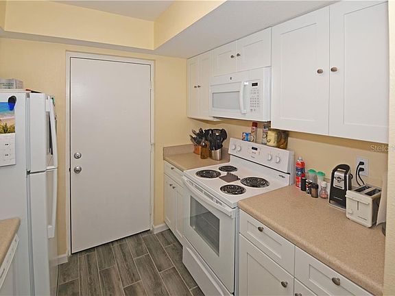 5th image of 2935 Bough Ave Unit B