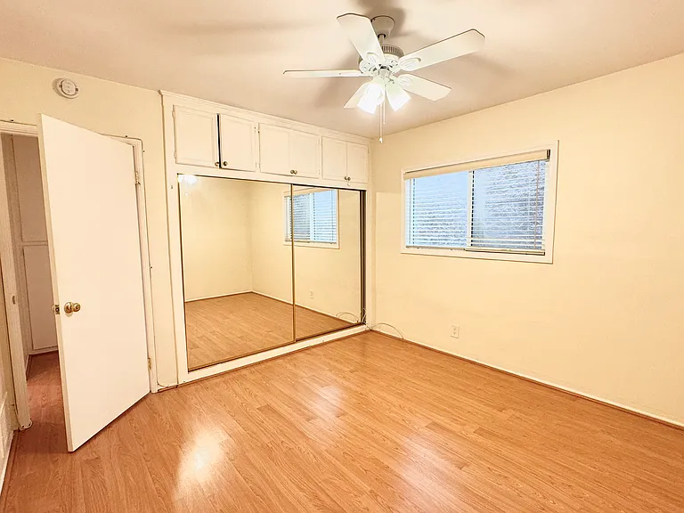 205 W Elk Ave #C — Photo 9