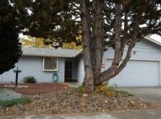 100 Walnut Dr, Rogue River, OR 97537