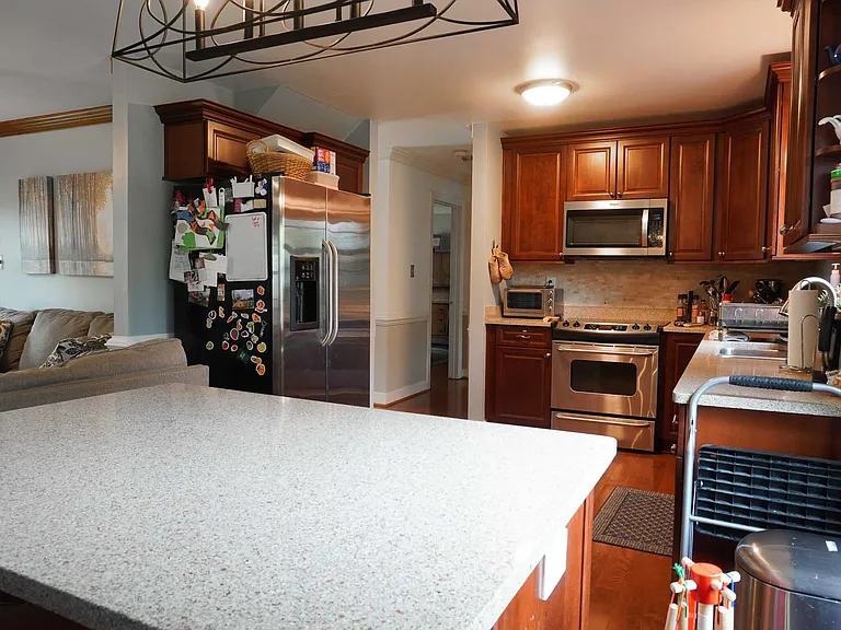 2405 Kenmore Rd — Photo 12
