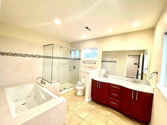 5th image of 5474 Castle Manor Dr