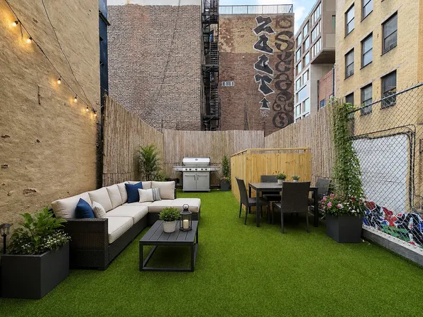 94 8th Ave Unit 1, New York, NY 10011
