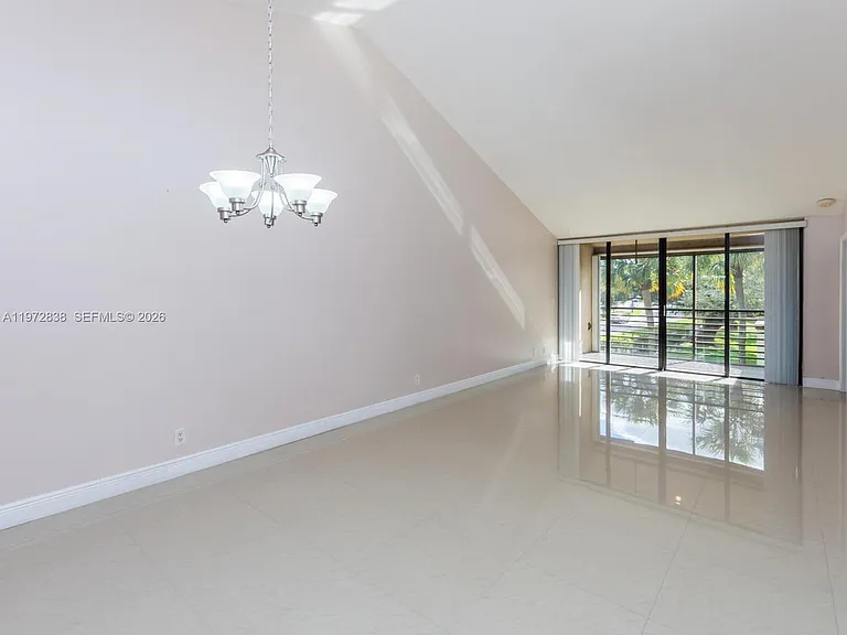 11202 Taft St #11202 — Photo 15