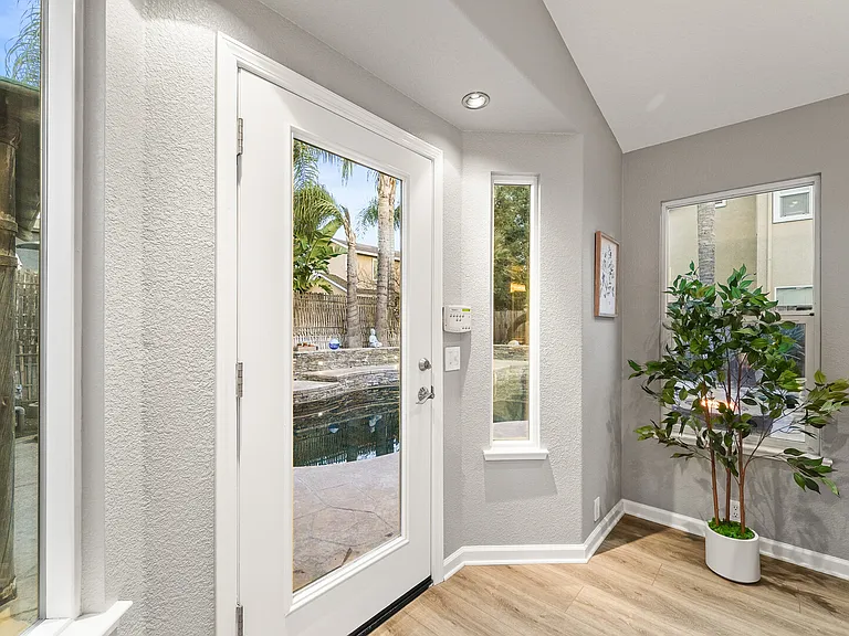 Montara Dr — Photo 15