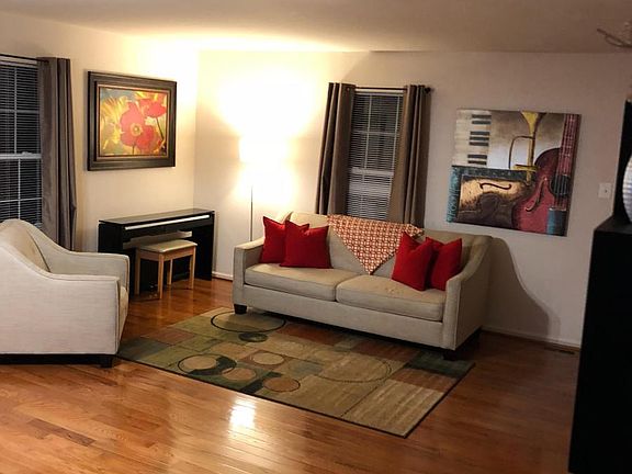 5th image of 412 Misty Knoll Dr