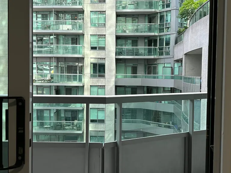 30 Grand Trunk Cres #615 — Photo 20