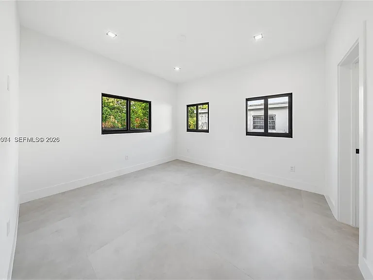 1021 NW 48th St — Photo 18