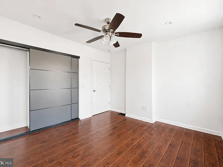 2318 E Letterly St — Photo 10