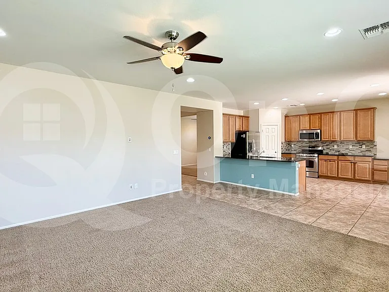 1095 E Rojo Way — Photo 3