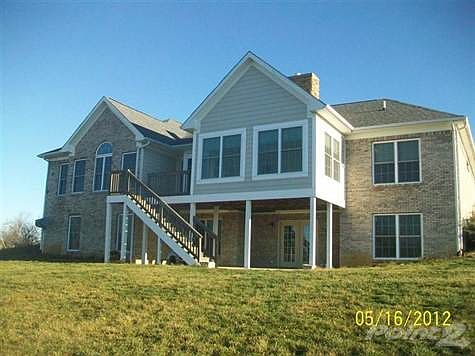 4th image of 375 Tranquil Ln