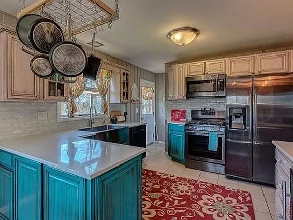 3rd image of 2106 Greenbriar Cir