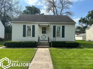 937 10th St NE, Mason City, IA 50401