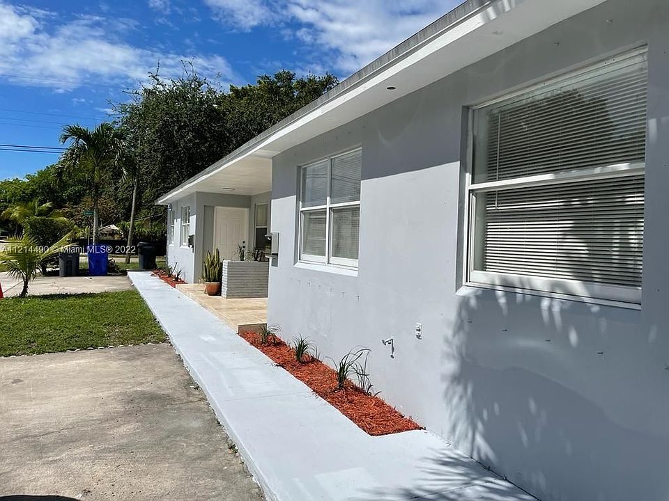 1st image of 800 N 58th Ave #2
