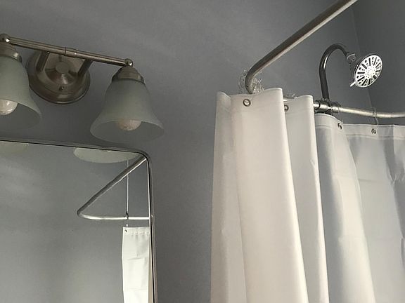 5th image of 615 W 35th St APT 2