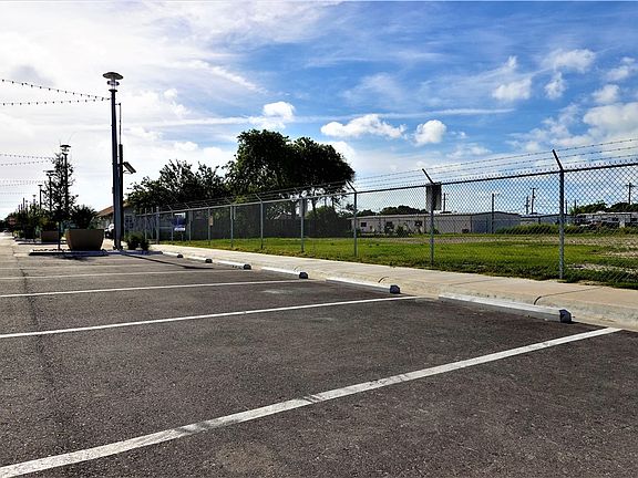 5th image of Houston St #5-&