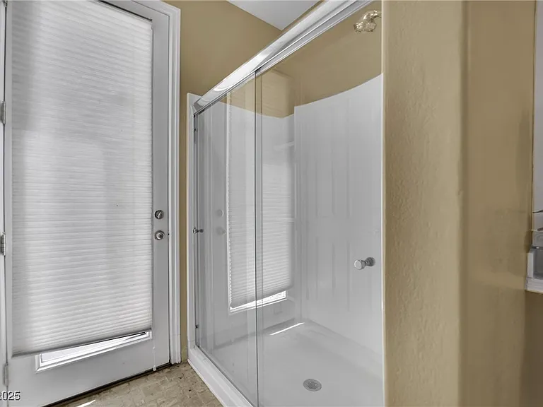 1004 Golden Age Ct — Photo 25