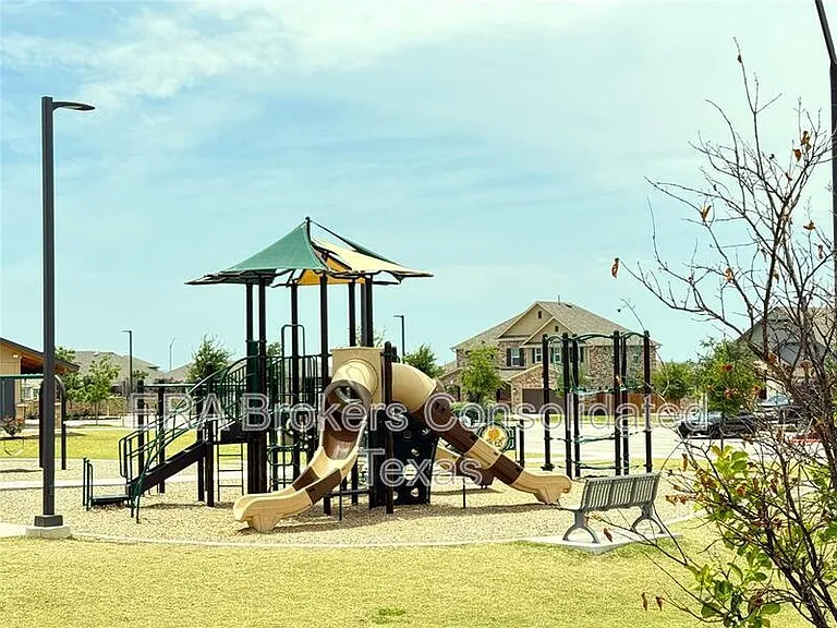 4644 Padula Dr — Photo 33