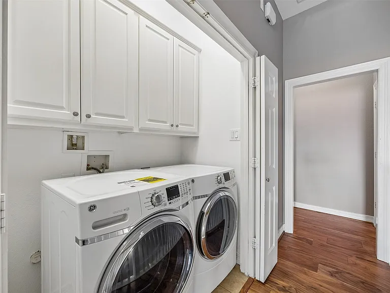 3943 N Hall St — Photo 28