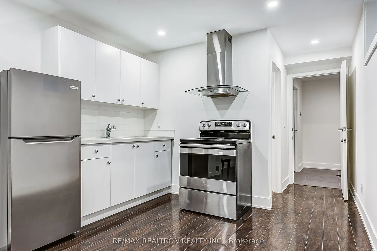 Building Photo - 588 Ossington Ave #BASEMENT