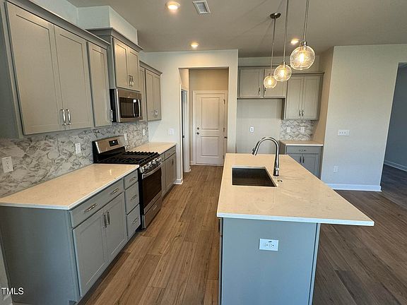 2nd image of 611 Brittany Ct