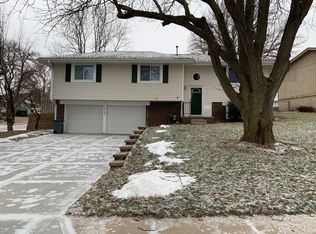 13705 Madison Cir, Omaha, NE 68137