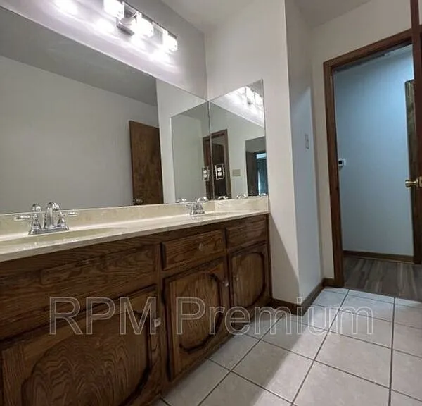 13936 Cayuga Dr — Photo 35