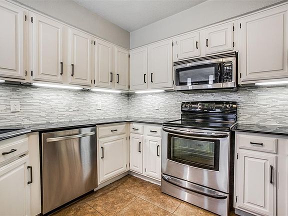 5th image of 17073 Vinland Dr
