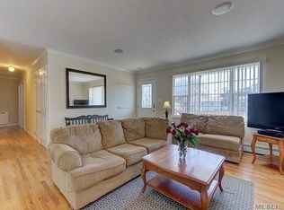 5 Canal St, Hampton Bays, NY 11946