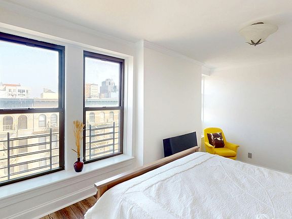 5th image of 351 W 114th St APT 6D