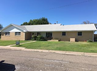 611 Woods Dr, Norton, KS 67654