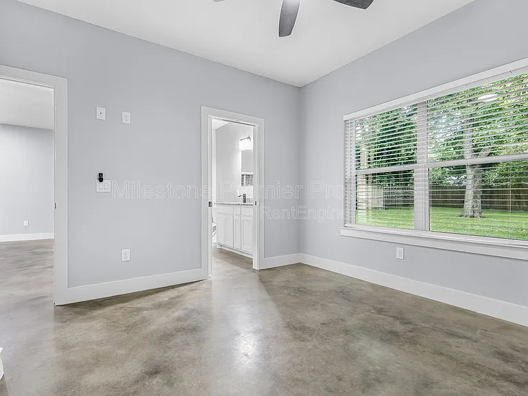 604 W Star St — Photo 8