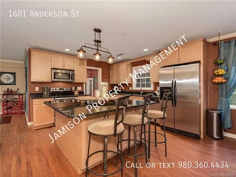 Building Photo - 1601 Anderson St