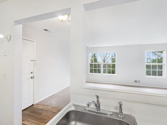 3rd image of 701 Tallwood Ln