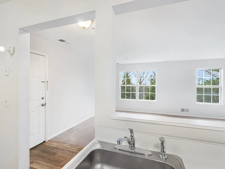 701 Tallwood Ln — Photo 3