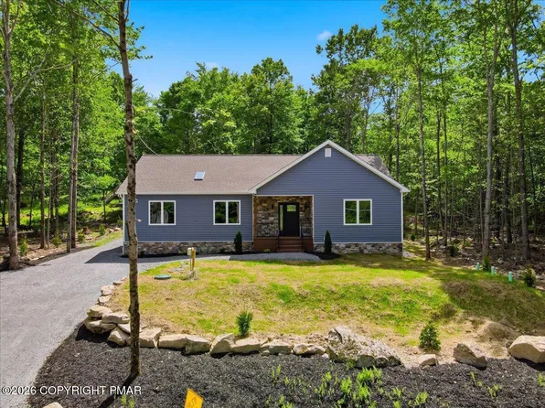 124 Wallenpaupack Dr, Greentown, PA 18426