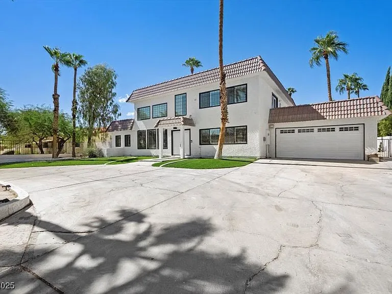 1695 Montessouri St — Photo 42