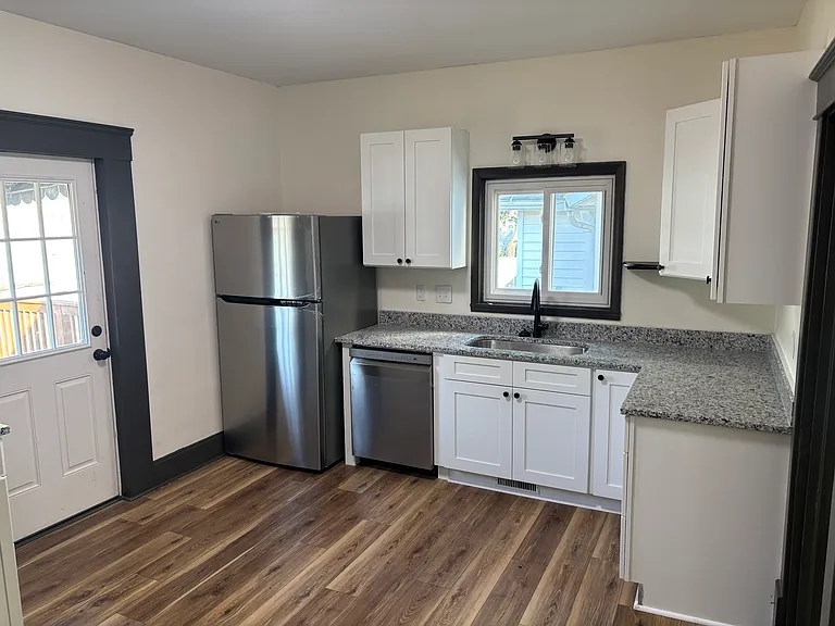 109 Oak St — Photo 10