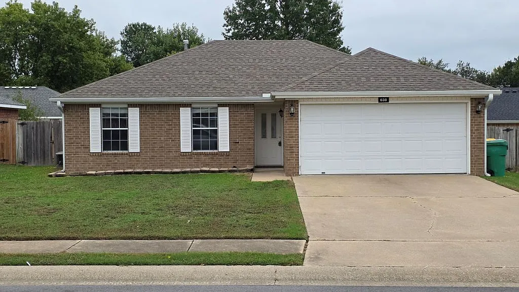 3 bed, 1200 sqft, $1,475 — Photo 1