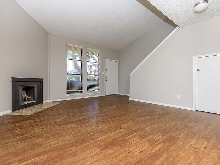 Villas at Alameda — Photo 48