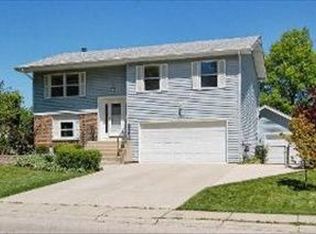 700 Surryse Rd, Lake Zurich, IL 60047