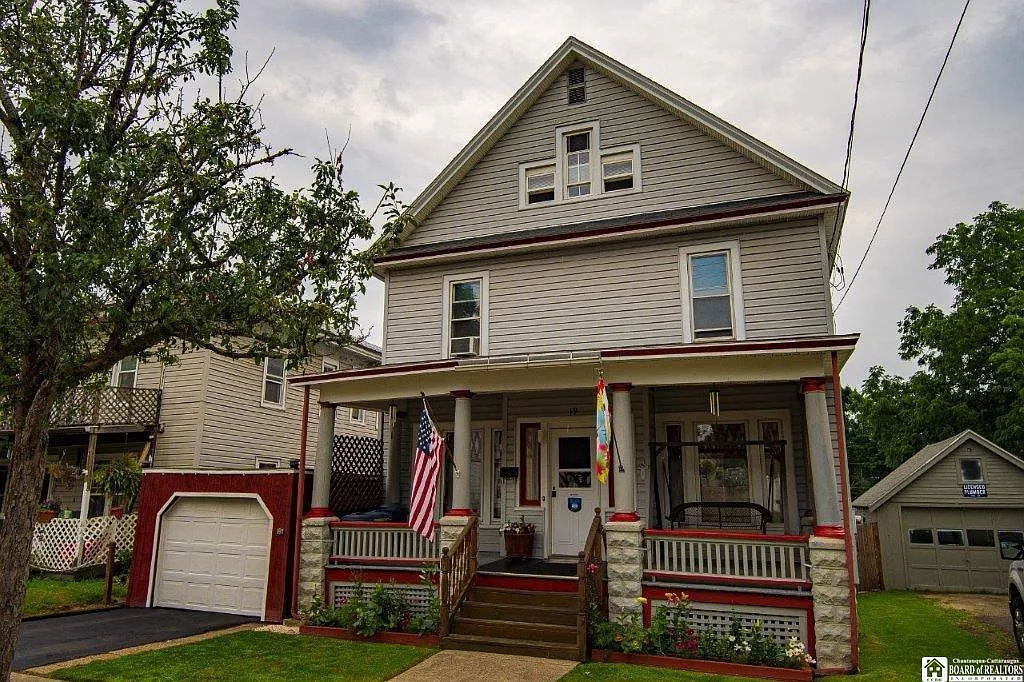 19 Valley St photo 1