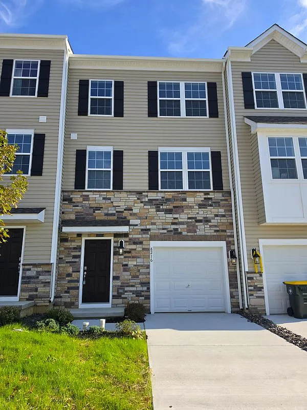 3 bed, 2.5 bath, 1969 sqft, $2,800 — Photo 1