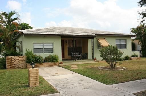 1st image of 439 NW 111th Ter