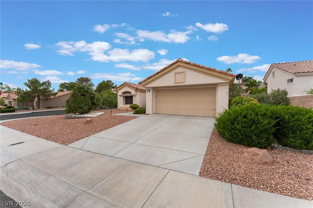 2 bed, 2.0 bath, 1179 sqft, $1,947 — Photo 1