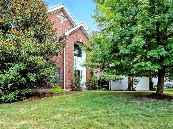 668 Legends View Dr, Eureka, MO 63025