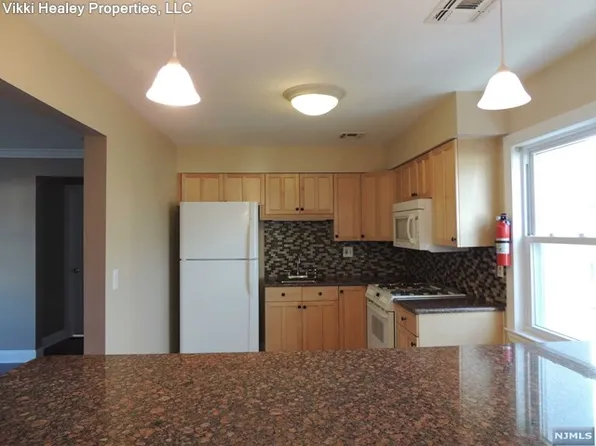 118 Liberty St, Lodi, NJ 07644