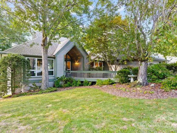 128 Forest View Dr, Flat Rock, NC 28731