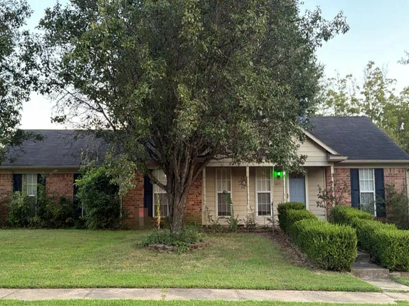 10551 Oak Leaf Dr, Olive Branch, MS 38654